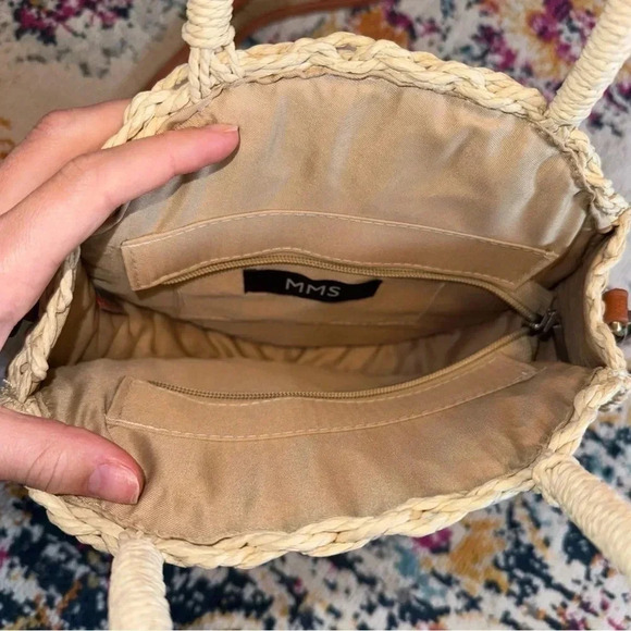 New Woven Circle Crossbody Bag - Picture 3 of 3